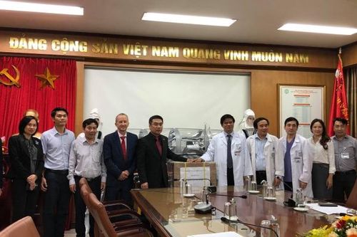 Nhóm kỹ sư Việt Nam sáng tạo cáng y tế áp lực âm tặng bệnh viện