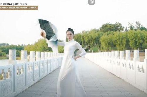 Hoa hậu Trung Quốc gây tranh cãi khi mặc áo dài Việt Nam thi tài năng tại Miss Earth 2020