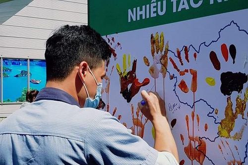 Hơn 15.000 công nhân hưởng ứng Ngày thế giới rửa tay với xà phòng 15-10