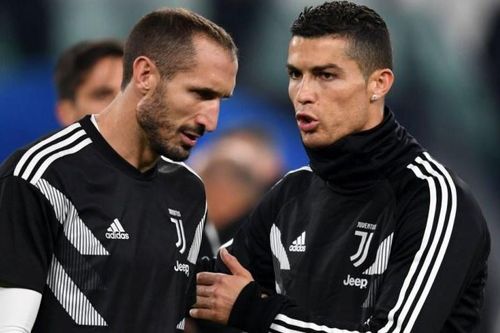 Chiellini: 'Ronaldo vẫn ổn và đang tắm nắng'