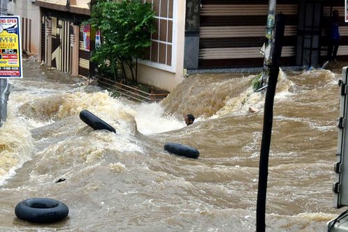 Mưa lũ trút xuống miền Nam Ấn Độ, 15 người thiệt mạng
