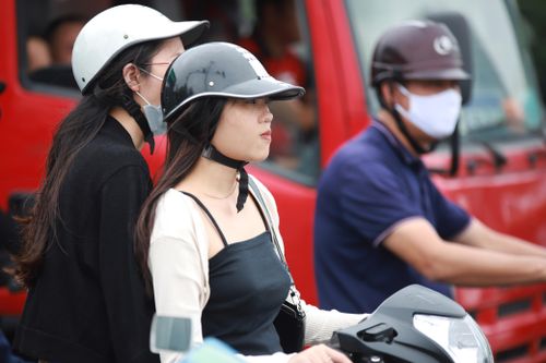 Ông Khuất Việt Hùng: 'Mũ lưỡi trai không phải mũ bảo hiểm'