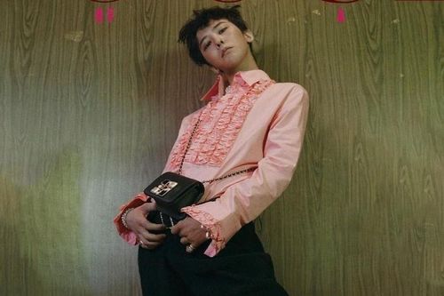 G-Dragon xuất hiện nữ tính trên Vogue Hàn Quốc