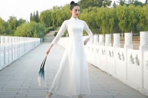 Thí sinh Hoa hậu Trái Đất của Trung Quốc mặc áo dài Việt Nam?