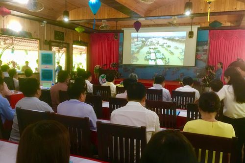 Mở du lịch đường sông khai thác kinh tế đêm tại chợ nổi Cái Răng