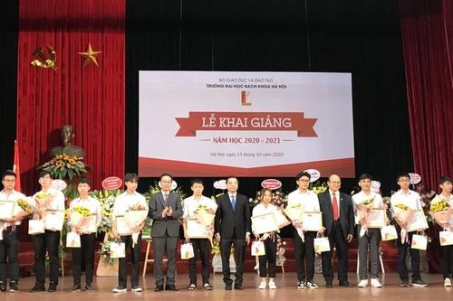 Trường Đại học Bách khoa Hà Nội khai giảng năm học mới