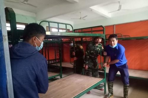Trường học vùng lũ: Thầy trò học nhờ, ở tạm
