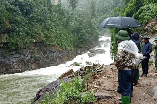 Yên Bái: 2 người mất tích nghi do nước cuốn