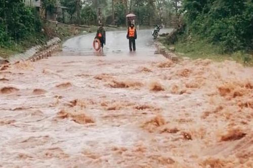 Gấp rút triển khai công tác y tế ứng phó với tình hình mưa bão và lũ lụt