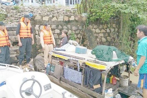 An Giang: Bị chìm ghe trong đêm, vợ chồng nghèo may mắn thoát chết