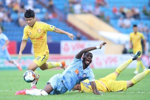SHB Đà Nẵng thua 0-1 Nam Định: 'Nam Định sáng cửa trụ hạng'