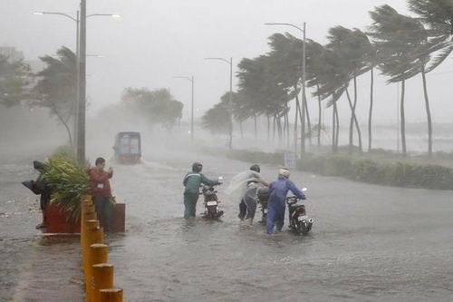 Bão số 7 suy yếu, miền Trung đối mặt đợt mưa lớn