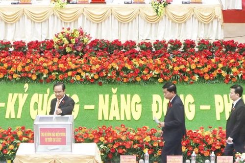 Đại hội Đảng bộ tỉnh Long An đóng góp giúp đỡ đồng bào miền Trung bị lũ lụt