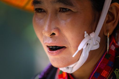 Tục nhuộm răng đen của phụ nữ Trung Quốc khác gì với phụ nữ Việt?