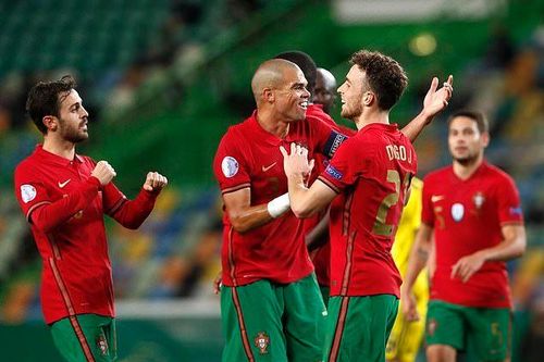 Vắng Ronaldo, Bồ Đào Nha vẫn 'nghiền nát' Thụy Điển