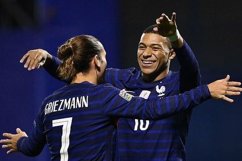Griezmann và Mbappe giúp Pháp đánh gục Croatia