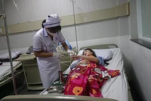 10 người nhập viện nghi ngộ độc sau khi ăn cá hồng chuối