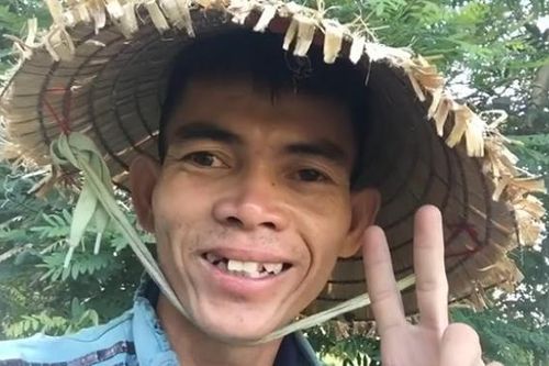 Được mời sang Mỹ quay hình, hot TikToker Việt vẫn từ chối để... ở nhà chăn bò