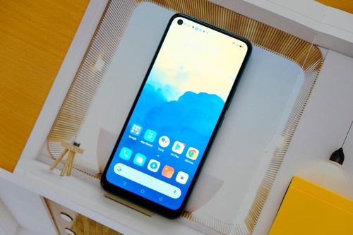 Mở hộp 'tân binh' smartphone tầm trung Realme 7i tại VN