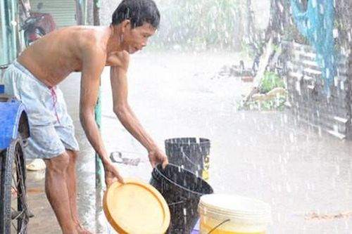 Mùa mưa, nước mưa có phải nguyên nhân khiến bạn bị bệnh?