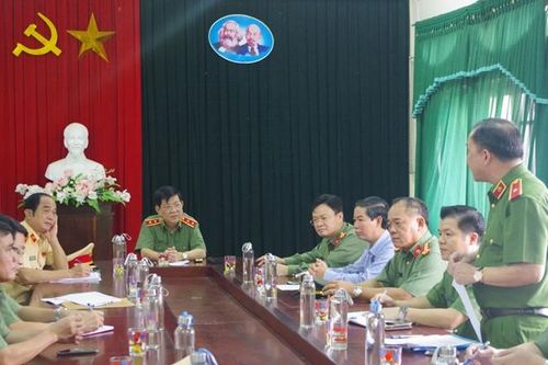 Thứ trưởng Nguyễn Văn Sơn chỉ đạo công tác khắc phục hậu quả mưa lũ tại miền Trung