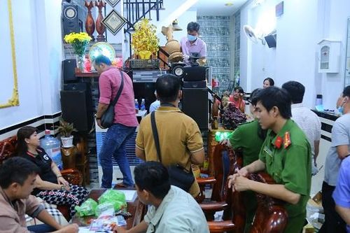Đường dây ma túy số lượng lớn do đôi vợ chồng cầm đầu