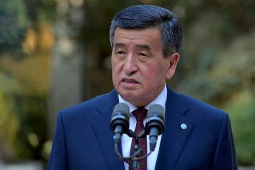 Tổng thống Kyrgyzstan từ chức để lại khoảng trống quyền lực lớn
