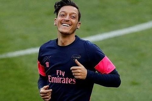 Mesut Ozil lĩnh hơn 10 triệu USD tiền thưởng