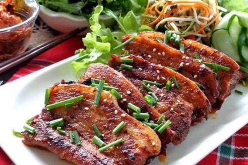 Thịt ba chỉ nướng hẹ, ăn với cơm hay bún đều tuyệt ngon