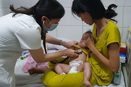 Trẻ mắc tay chân miệng biến chứng lở loét nặng vì cha mẹ tự điều trị
