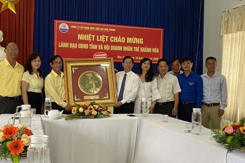 Chủ tịch tỉnh Khánh Hòa thăm doanh nghiệp tiêu biểu nhân Ngày doanh nhân Việt Nam