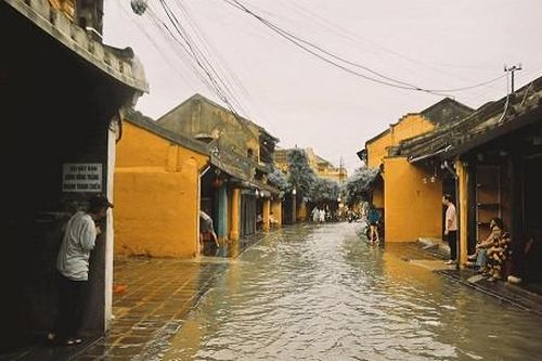 Những câu chuyện đáng yêu đằng sau bộ ảnh 'Venice Hội An' thắp sáng những ngày mưa lũ