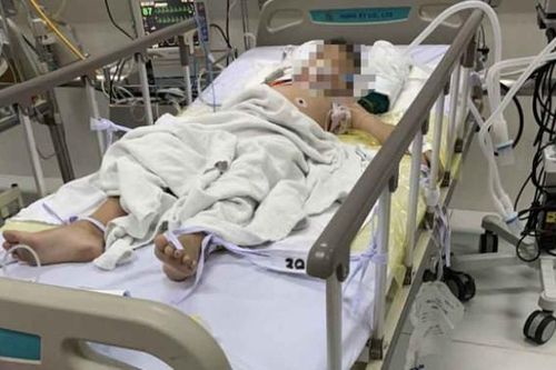 Bé gái 5 tuổi mất mạng vì thắt cổ theo hướng dẫn trên mạng: Vì đâu nên nỗi?