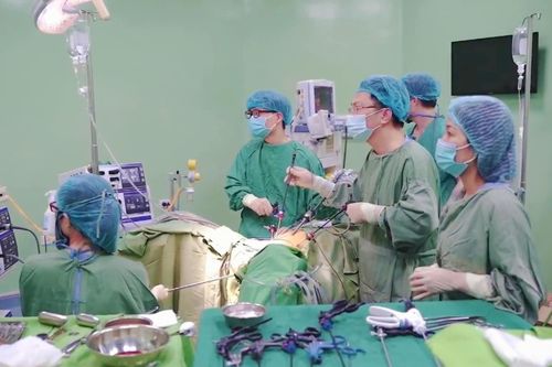 Cứu sống sản phụ mang thai trong, thai ngoài tử cung hiếm gặp
