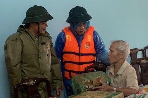 Truy tặng Huân chương dũng cảm cho 2 cán bộ tử nạn ở Rào Trăng