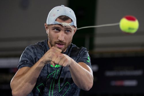Công thức tập luyện đặc biệt của nhà vô địch Lomachenko