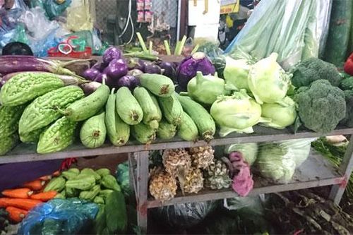 Mưa dầm dề, giá rau xanh có biến động?