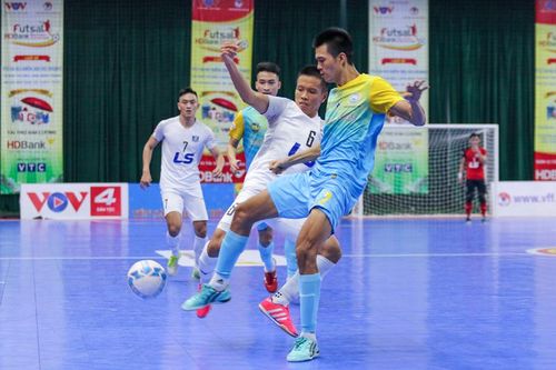 Thắng tuyệt đối Sanvinest Sanna Khánh Hòa, Thái Sơn Nam vô địch trước 3 vòng đấu