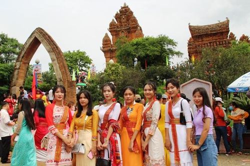 Ninh Thuận: Rộn ràng Lễ hội Katê