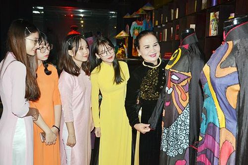 Đưa di sản văn hóa áo dài đến gần hơn với công chúng