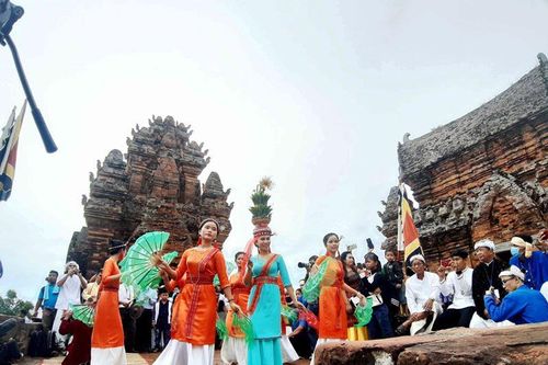 Đồng bào Chăm Ninh Thuận vui đón Lễ hội Katê 2020
