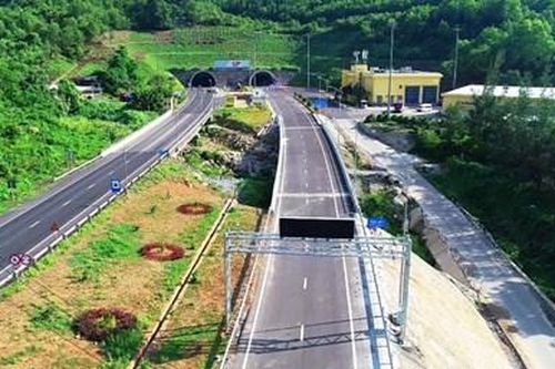 Sớm đưa hầm Hải Vân 2 vào hoạt động để giải tỏa áp lực giao thông