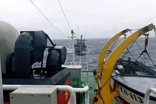 Tàu kiểm ngư KN 413, cứu tàu cá và ngư dân gặp nạn