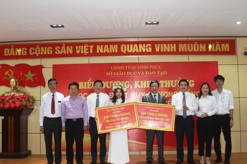 Vĩnh Phúc: Trao thưởng 200 triệu đồng học sinh giành huy chương Olympic Toán quốc tế