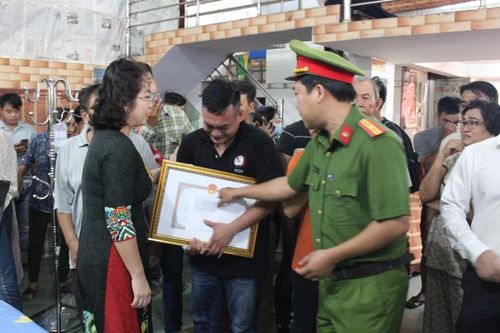 Vụ truy bắt kẻ trộm, 2 người thương vong: Tặng bằng khen 2 'hiệp sĩ'