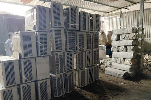 Công an 'đột kích' kho hàng điện tử đã qua sử dụng nghi nhập lậu ở TPHCM