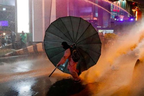 Cảnh sát dùng vòi rồng, các thủ lĩnh Thái Lan tuyên bố chấm dứt biểu tình