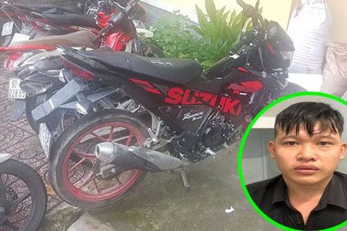 Xe máy vừa được cấp biển, chạy cướp giật trên đường Sài Gòn