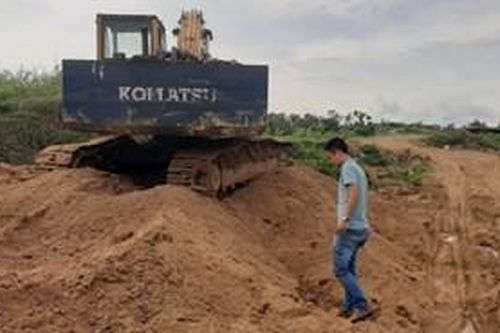 Bãi cát lậu phía sau trụ sở UBND xã…nhưng chính quyền không biết