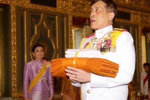 Nỗi khó xử ngoại giao của Đức với Vua Thái Lan